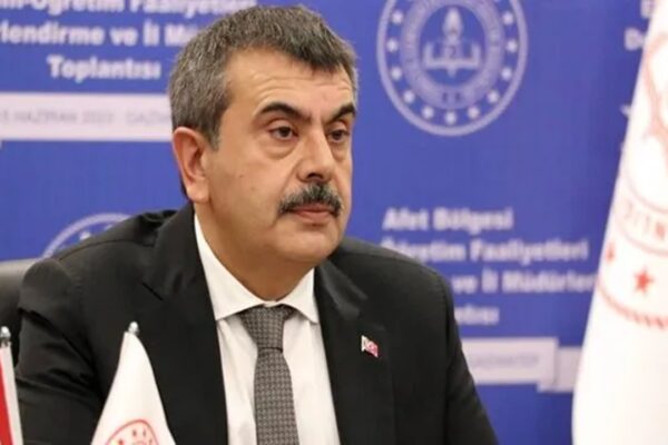 Milli Eğitim Bakanı Tekin Ara Tatil Tartışmalarına Son Verdi