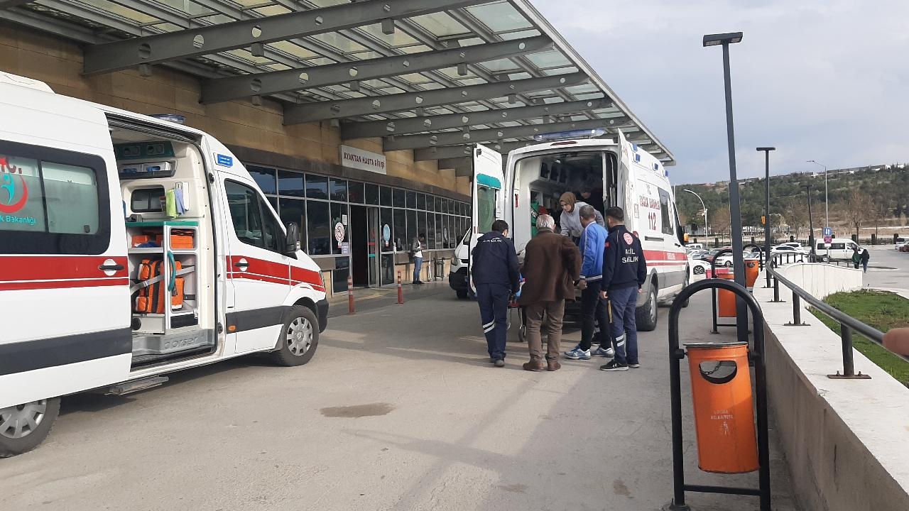 minibüs bariyere Çarptı 6 kişi yaralandı