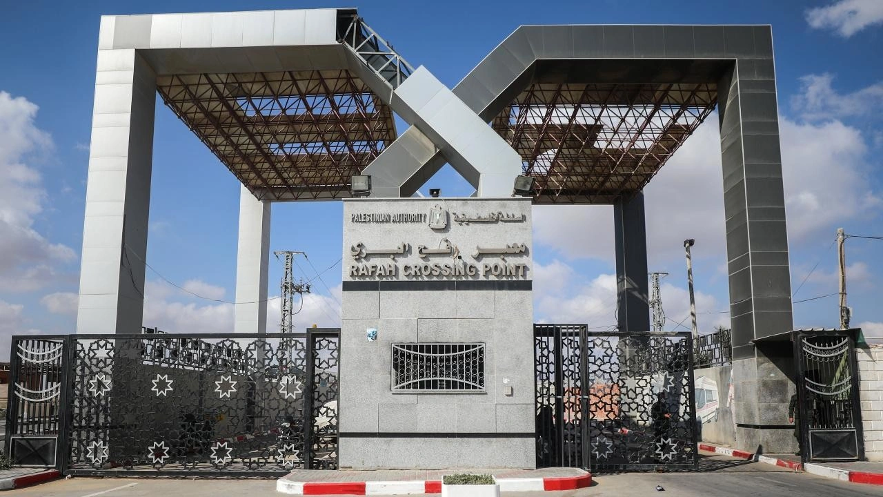 mısır refah sınır kapısını açtı yaralıların ve yabancıların geçişine İzin veriliyor