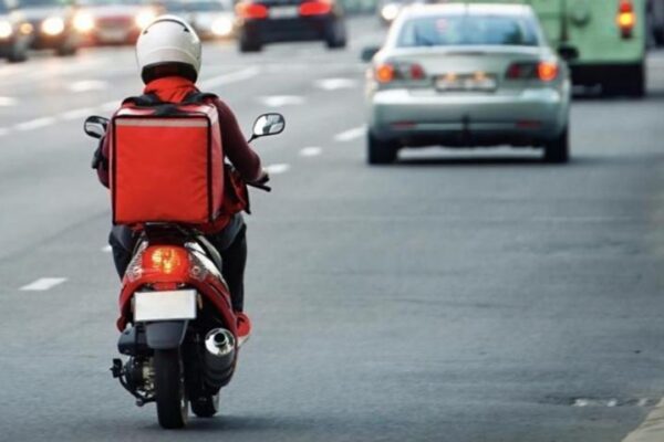 Motokurye 2 Kişi Tarafından Darp Edildi
