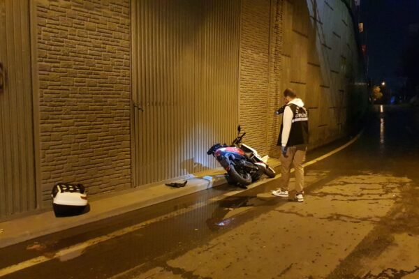 Motosiklet Sürücüsü Refüje Çarpıp Hayatını Kaybetti