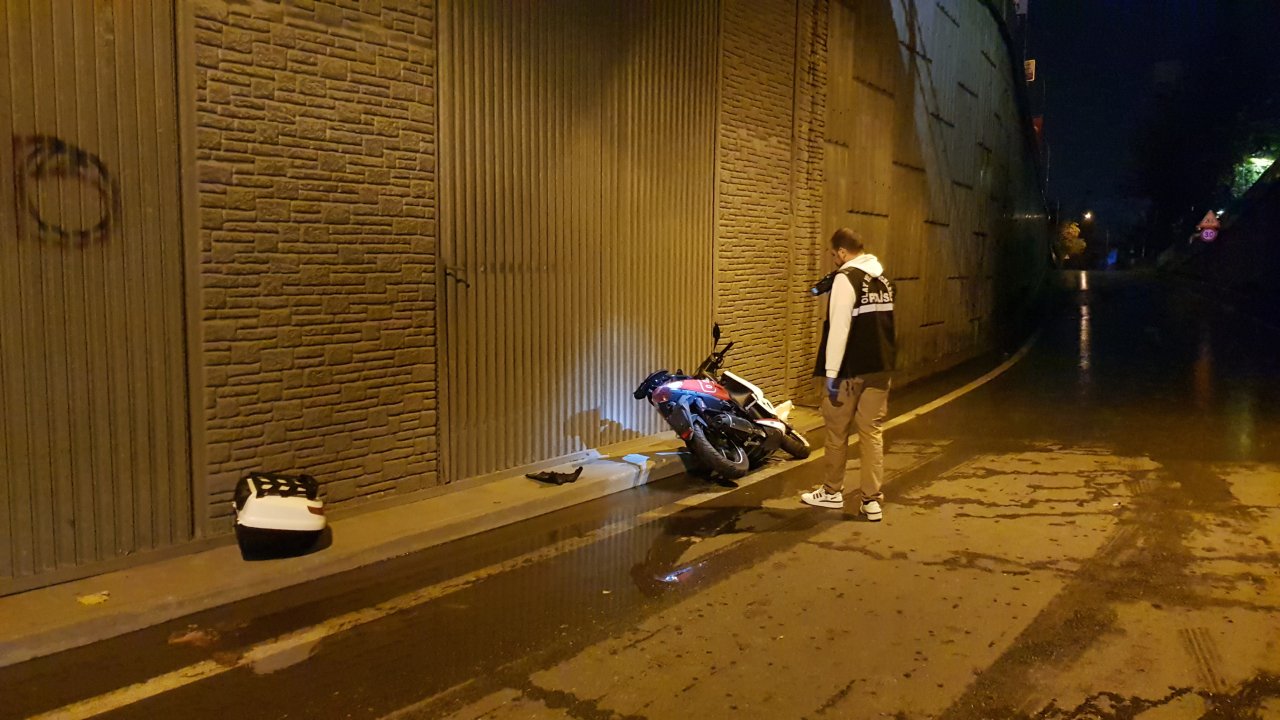 motosiklet sürücüsü refüje Çarpıp hayatını kaybetti