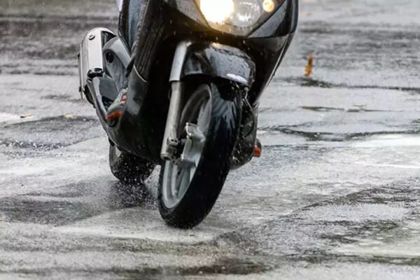 Motosiklet Ve Elektrikli Bisikletlere Getirilen Trafiğe Çıkış Yasağı Kaldırıldı