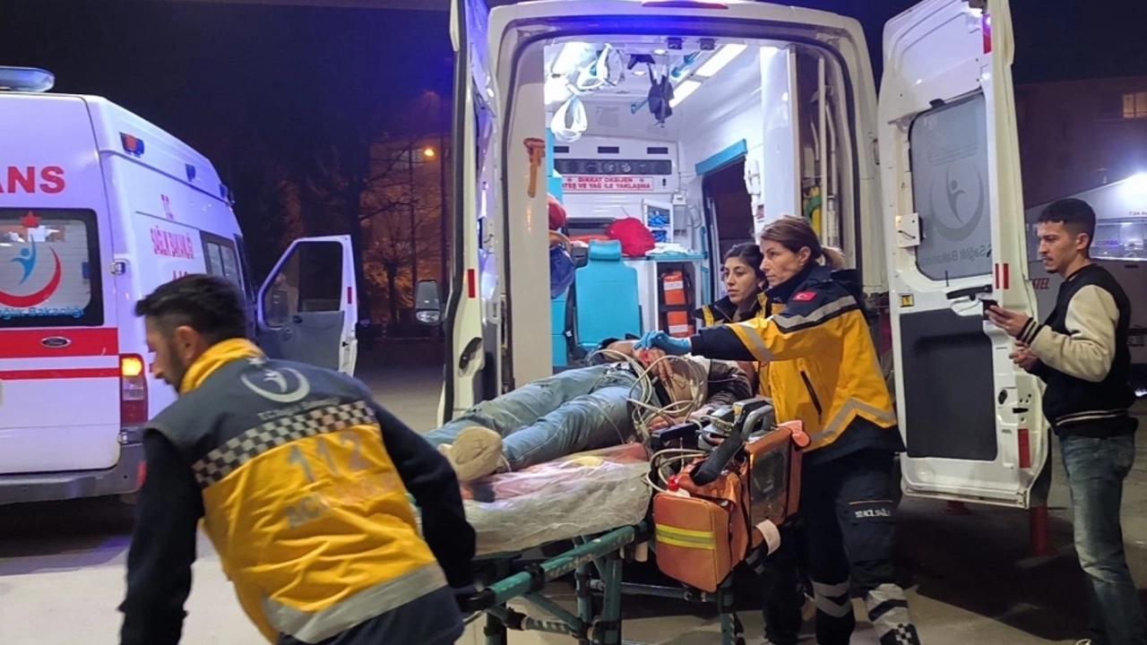 motosikleti devrilen sürücü yaralandı