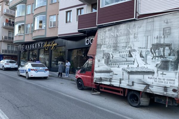 Motosikletle Kaza Geçiren İki Liseli Yaralandı