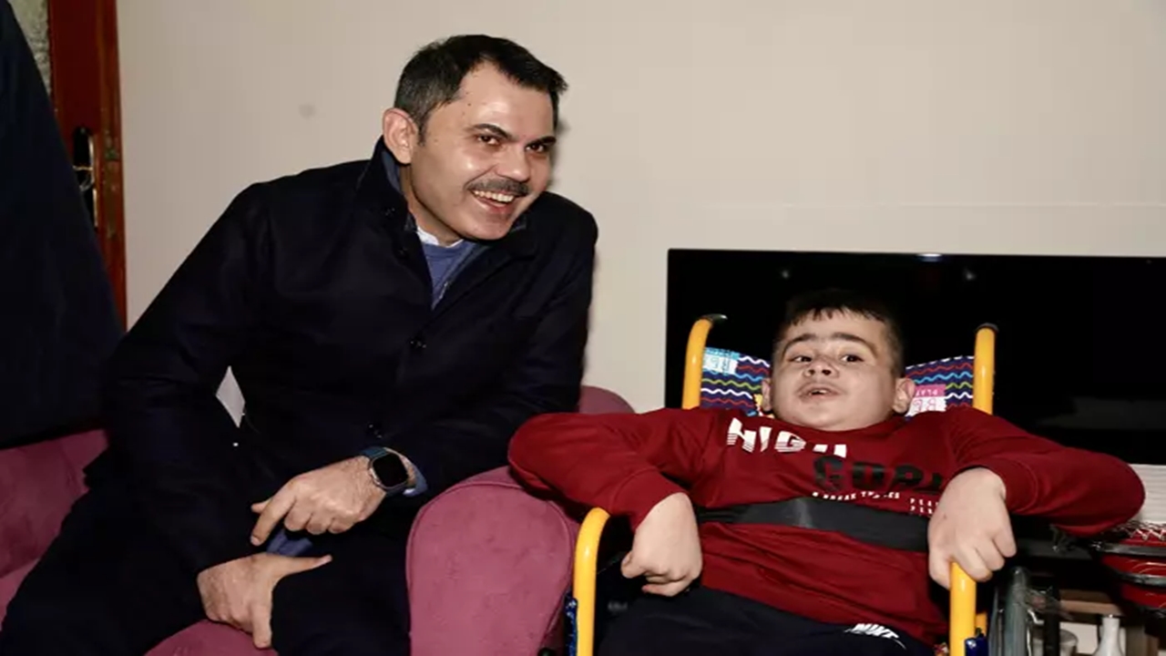 İBB Başkan Adayı Kurum 11 yaşındaki Engelli Furkan Tan’ı Evinde Ziyaret Etti