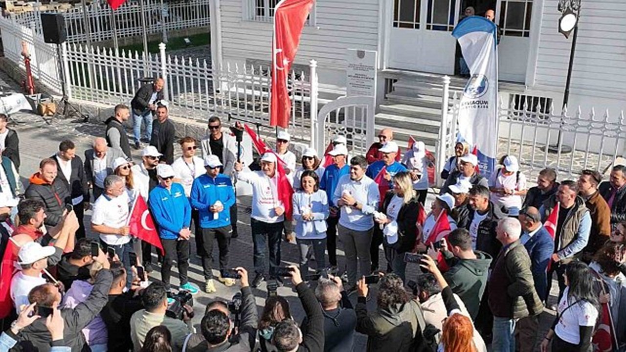 mütarekeden cumhuriyete 100 yıl meşalesi yürüyüşü başladı