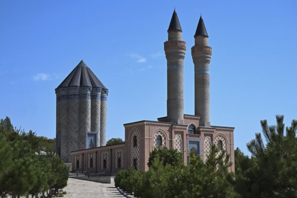 Nahçıvan’ın Tarihi Mirası: Mümine Hatun Türbesi