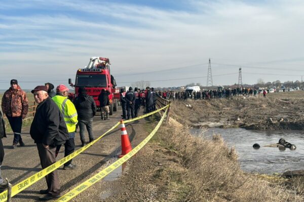 Nehre Devrilen Araçta Bir Kişinin Cansız Bedenine Ulaşıldı
