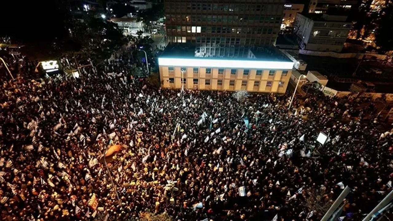 netanyahu İsrailde protesto edildi