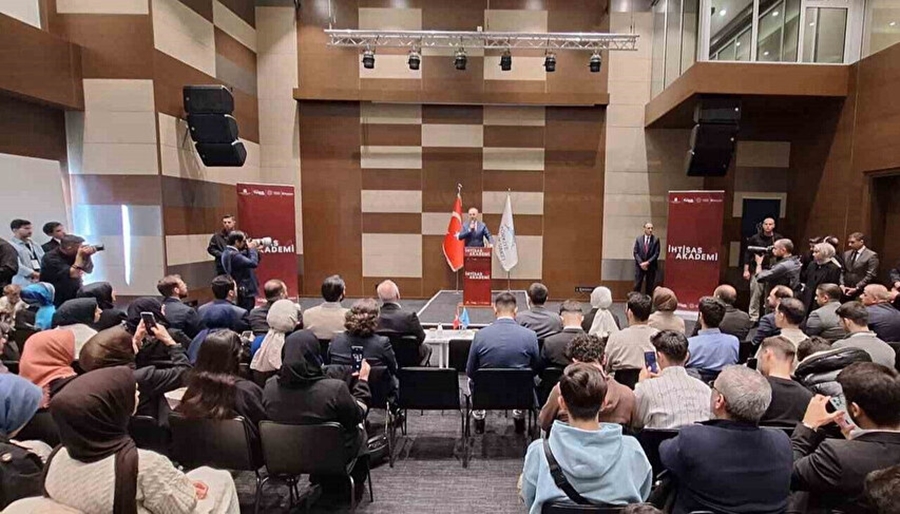 numan-kurtulmus-tugvada-konustu-3.jpg