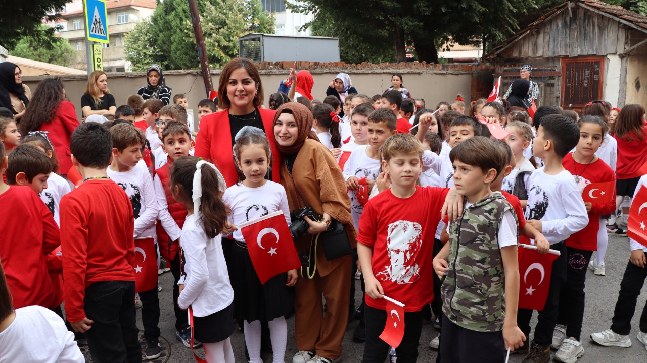 Öğrenciler cumhuriyetin 100 yılı İçin yürüdü