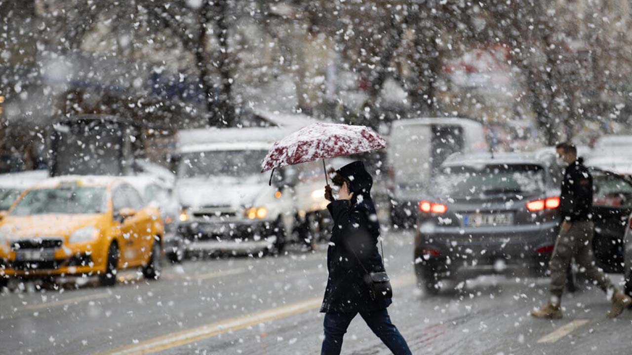 okan bozyurt uyardı İstanbula kar fırtınası el nino geliyor atkı bere ve eldivenleri hazırlayın