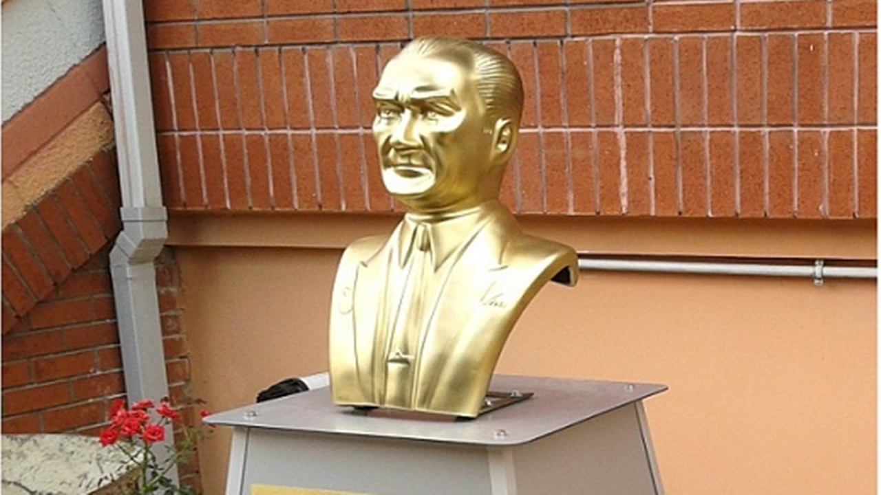 okulda atatürk büstünün Çalındığı İddiası