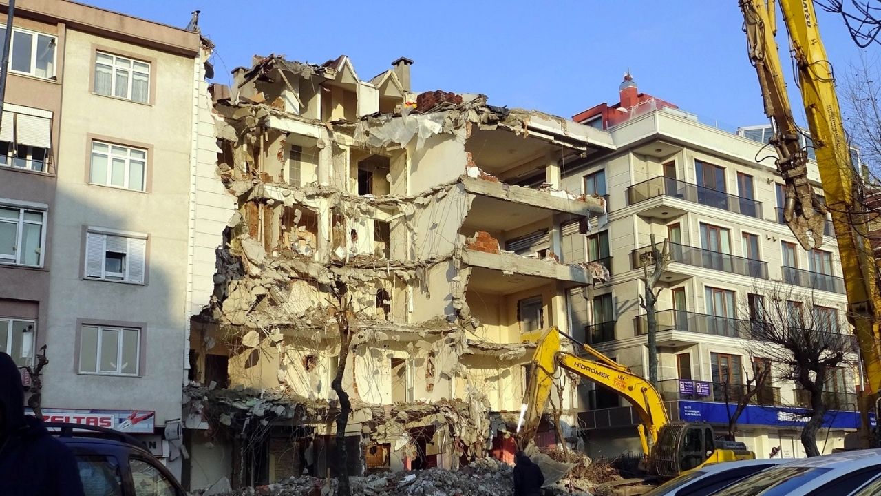 orta hasarlı binalara ne olacak bakan Özhaseki açıkladı binalar yıkılacak mı