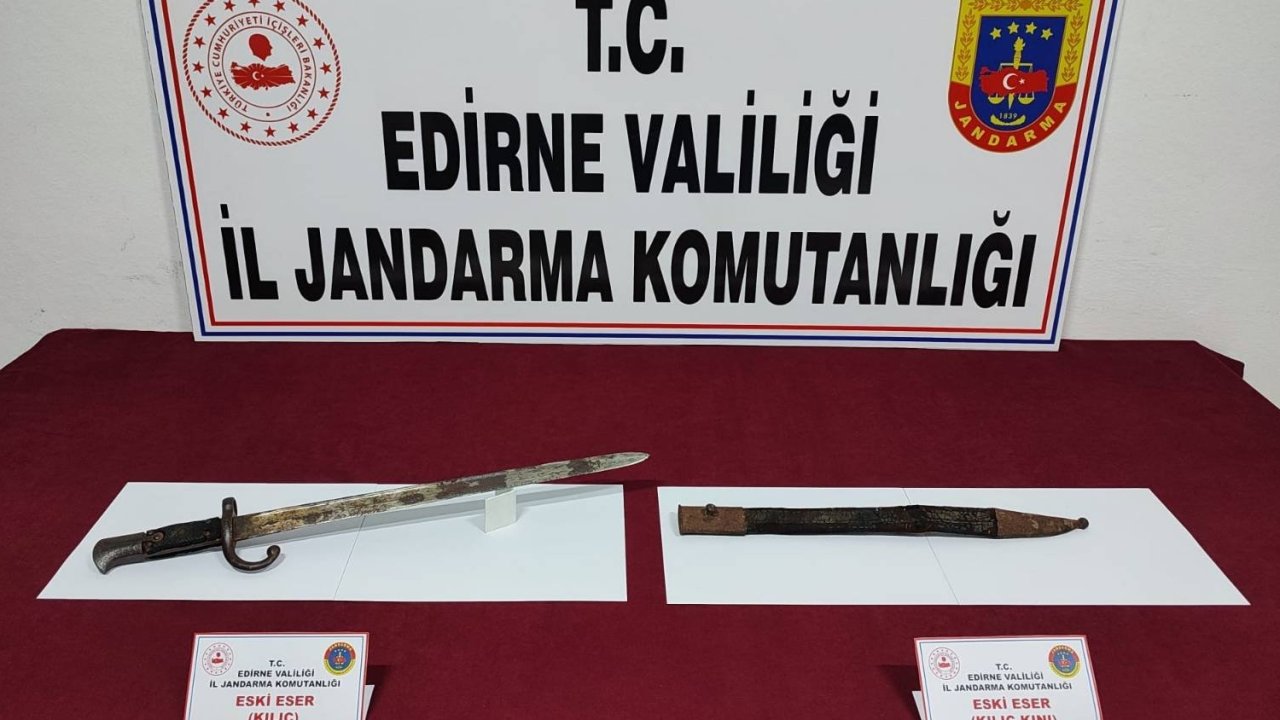 osmanlı dönemine ait kılıç ve kını ele geçirildi