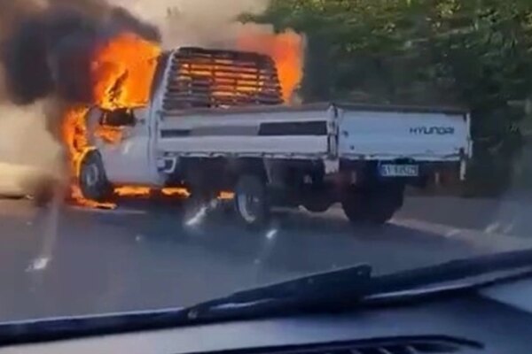 Otobanda Yangın Çıktı: Araç Küle Döndü