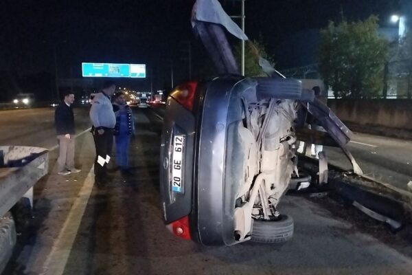 Otomobil Bariyere Çarptı 2 Kişi Yaralandı