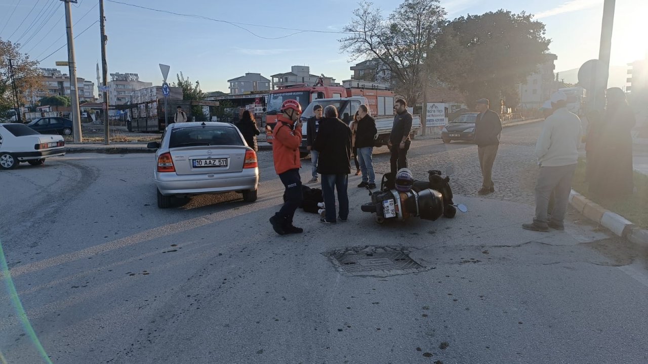 otomobil İle motosiklet Çarpıştı 2 kişi yaralandı