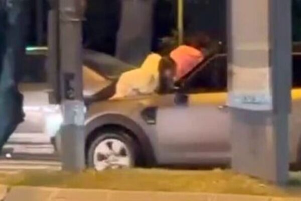 Otomobil Kaputunda İnsan Taşıyan Sürücüye Ceza