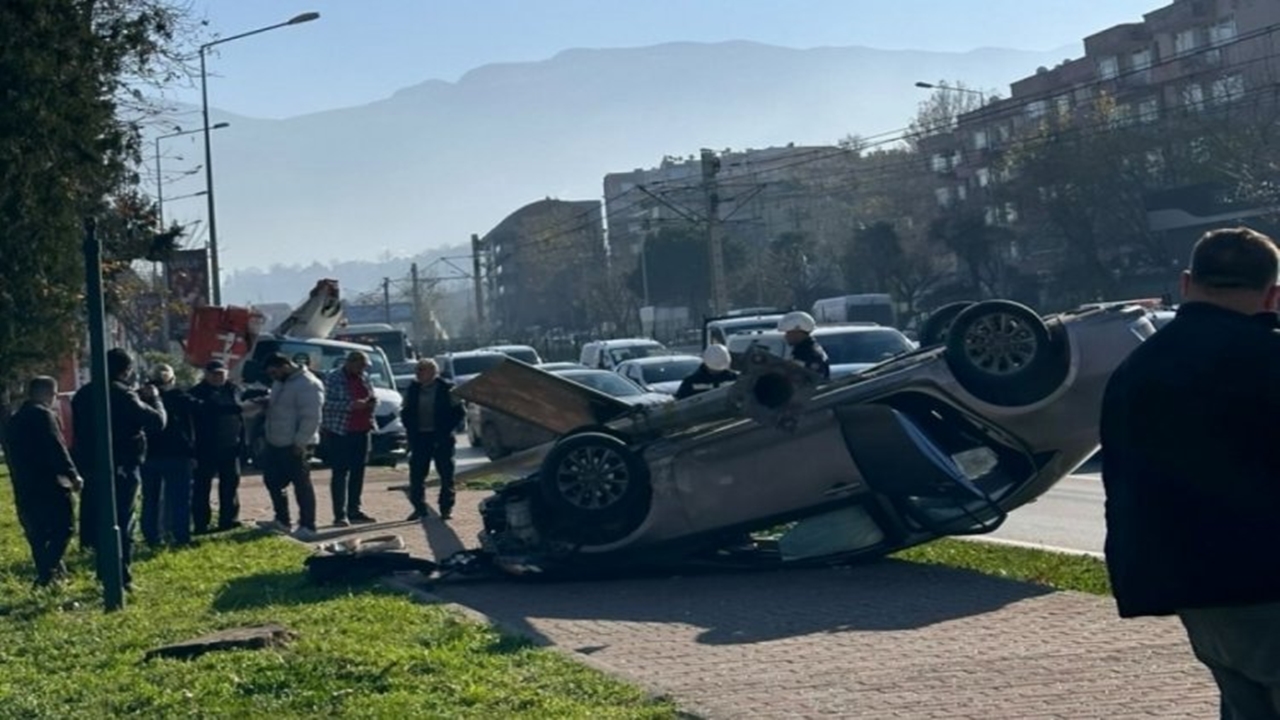 otomobil kontrolden Çıkarak devrildi