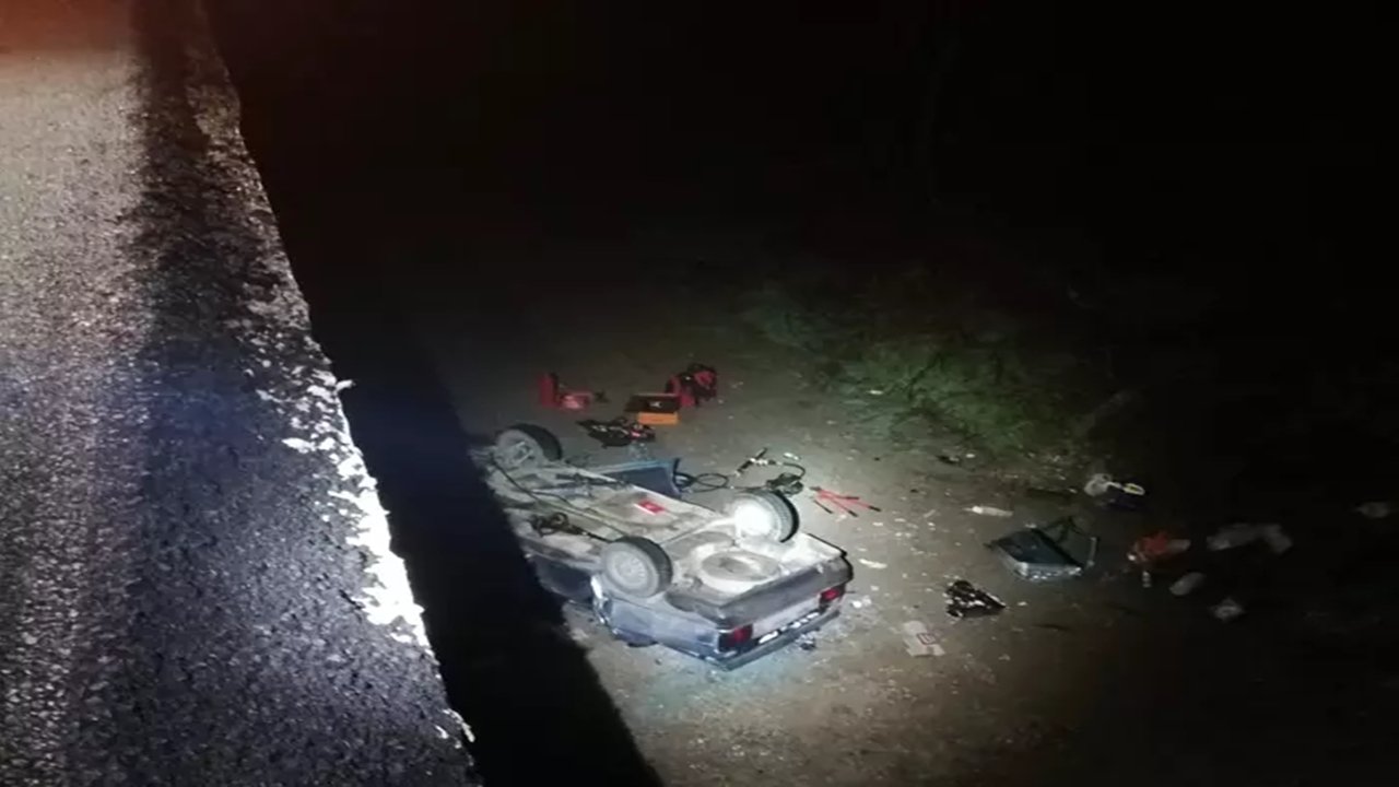 otomobil köprüden aşağı devrildi 2 Ölü