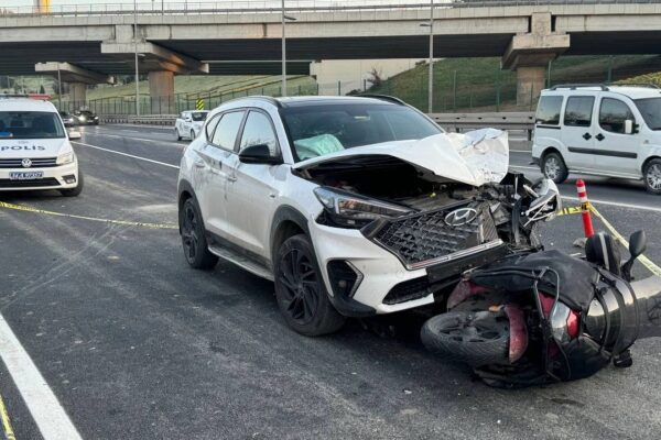 Otomobil Motosiklete Çarptı