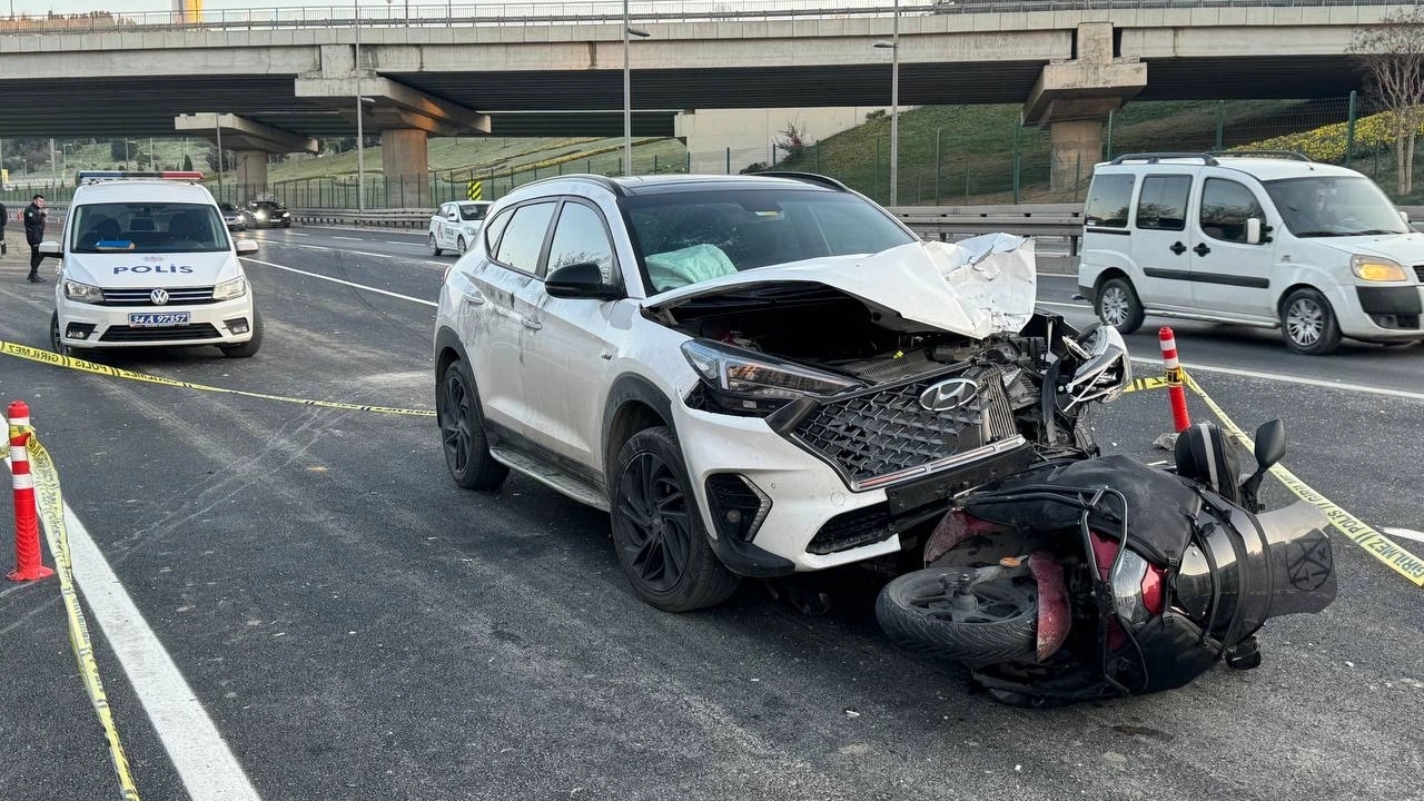otomobil motosiklete Çarptı