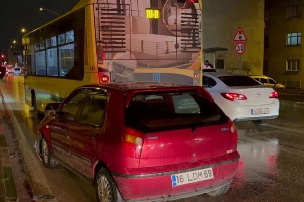 Otomobil ve Toplu Taşıma Aracı Çarpıştı