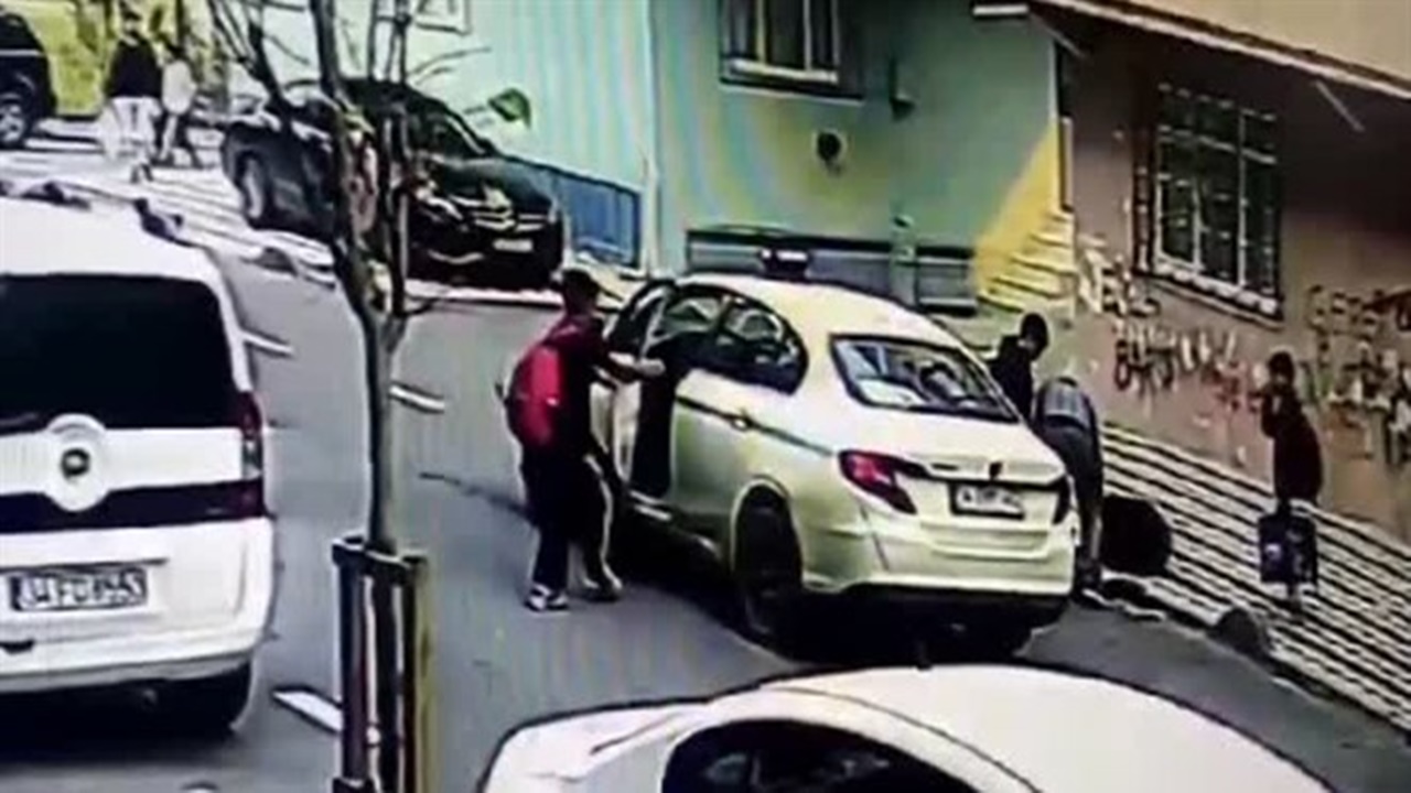 otomobilin el frenini Çeken Öğrenci kazayı engelledi