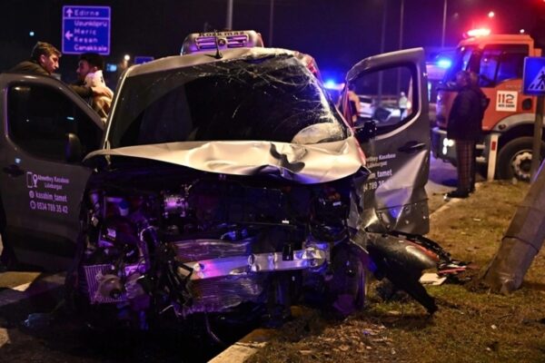 Otomobille Panelvanın Çarpıştı: 1 Ölü 5 Yaralı
