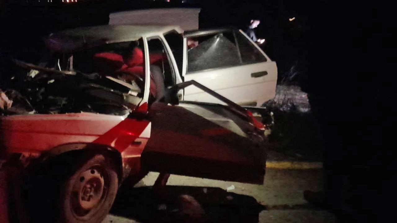 otomobille traktör Çarpıştı 1 Ölü 1 yaralı