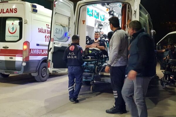 Otomobiller Çarpıştı: 1 Ölü 6 Yaralı
