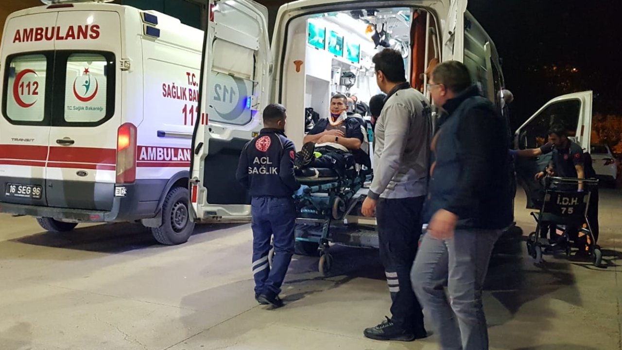 otomobiller Çarpıştı 1 Ölü 6 yaralı