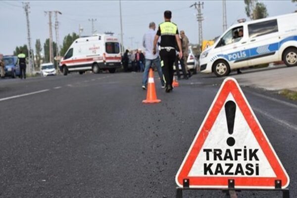Panelvan İle Otomobil Kazası: 1 Ölü 2 Yaralı