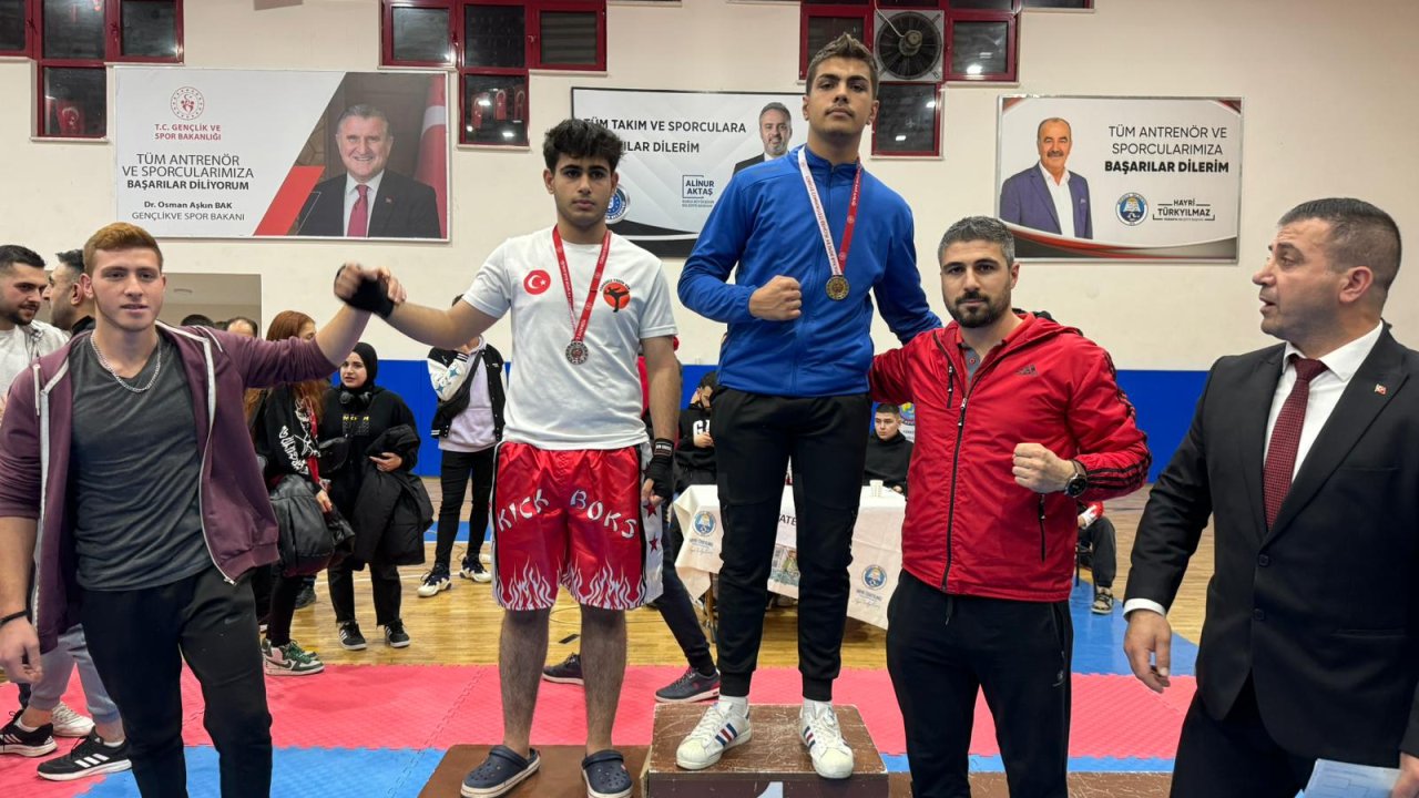 pazaryerili sporcular kick boks bölge turnuvasından 9 madalyayla döndü