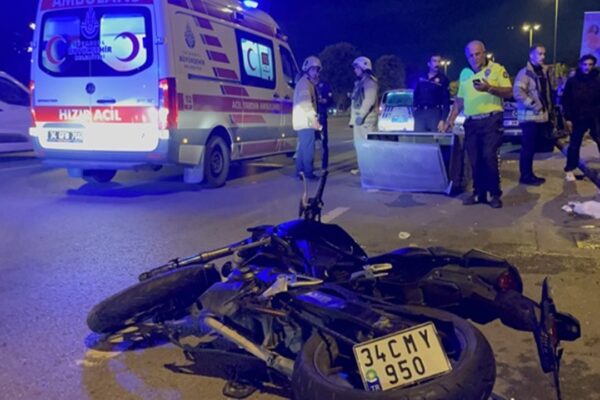 Pendik’te Otomobil ve Motosiklet Çarpıştı