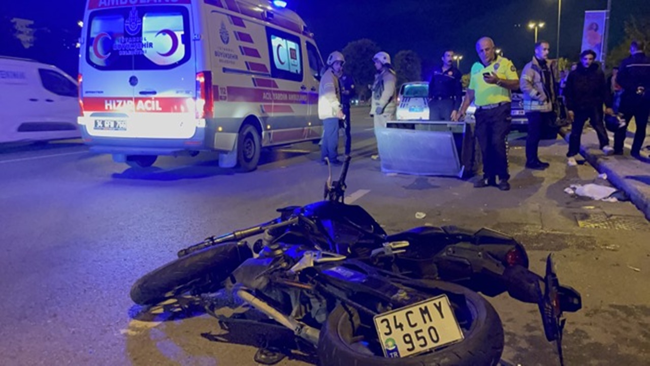 pendikte otomobil ve motosiklet Çarpıştı
