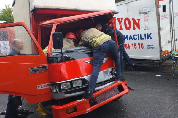 Pendik’te Zincirleme Trafik Kazası