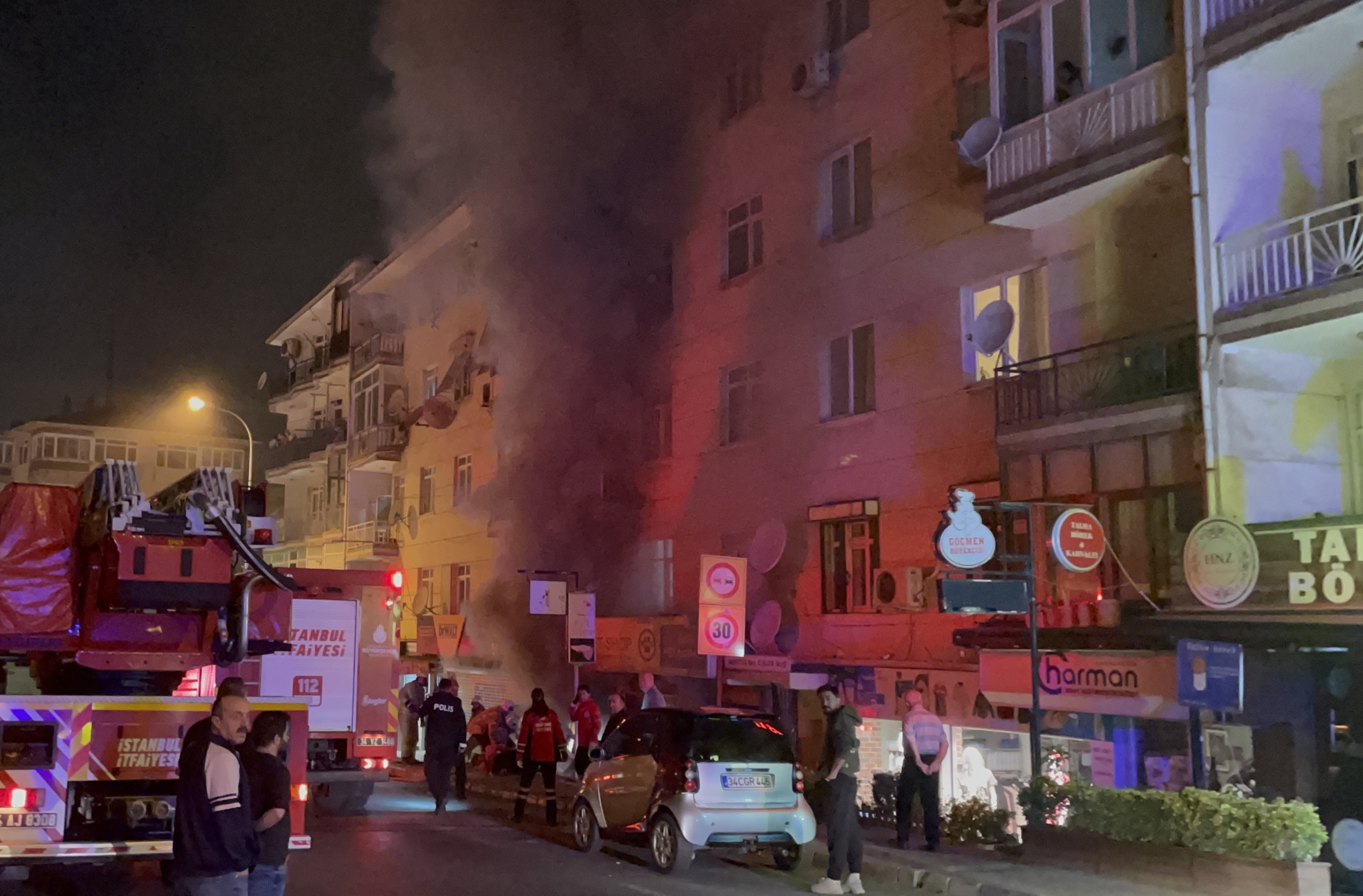 petshopta Çıkan yangında muhabbet kuşları can verdi