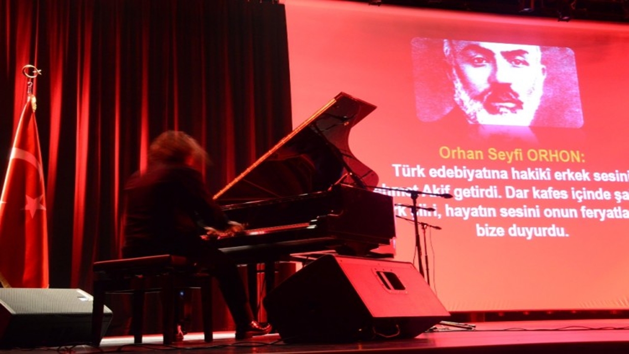 piyanist tuluyhan uğurlu mehmet akif ersoyu müzikle anlatıyor