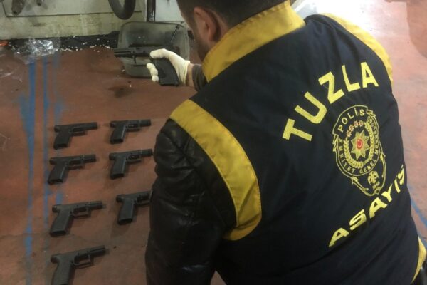 Polisler Yakaladıkları Ruhsatsız Tabancayla Silah İmalathanesine Ulaştı