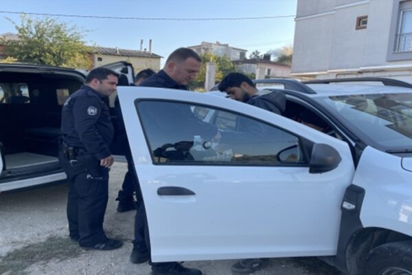 Polisten Kaçan Araçta Göçmen Yakalandı