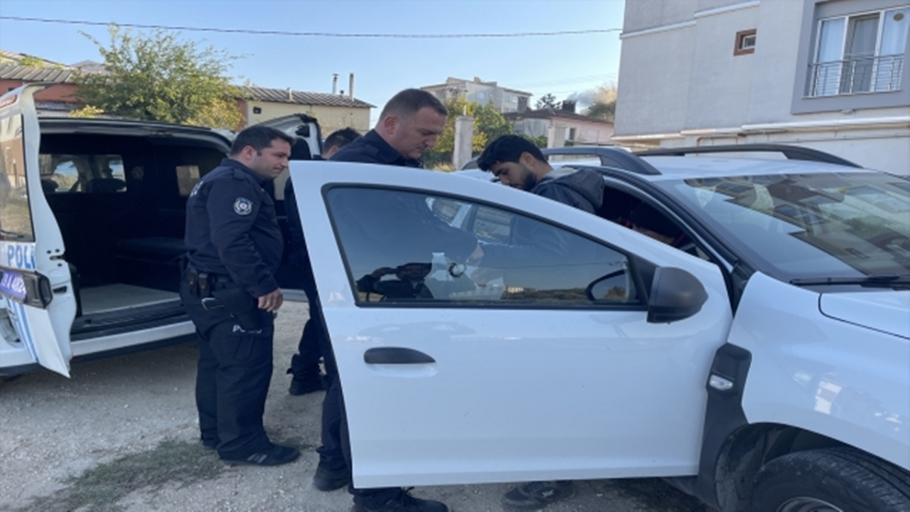polisten kaçan araçta göçmen yakalandı