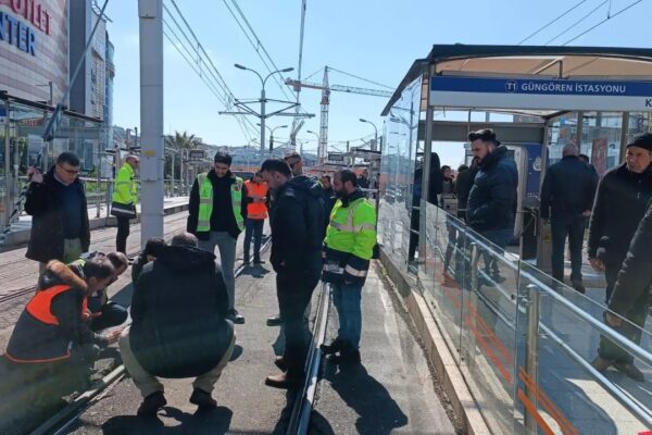 Raydan Çıkan Tramvay Nedeniyle Seferlerde Aksama Yaşanıyor