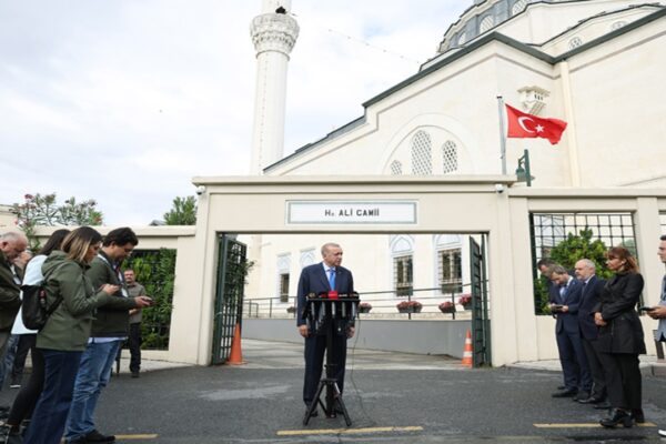 Recep Tayyip Erdoğan Cuma Namazını Hz. Ali Camisi’nde Kıldı