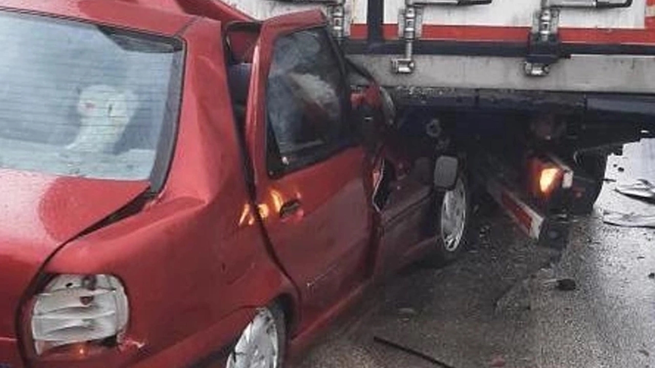 reşadiyede tır İle otomobilsı kaza sonucu 3 kişi hayatını kaybetti