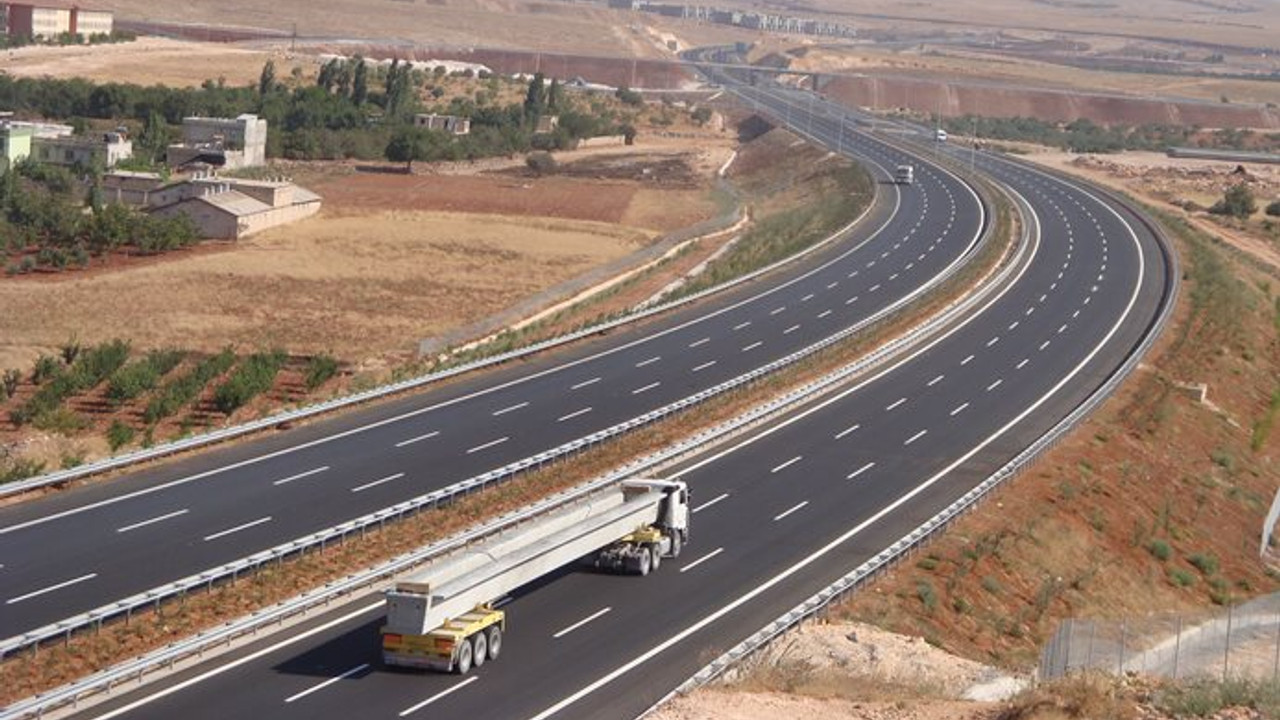 resmi gazete duyurdu otoyol İhaleleri tekrar ertelendi