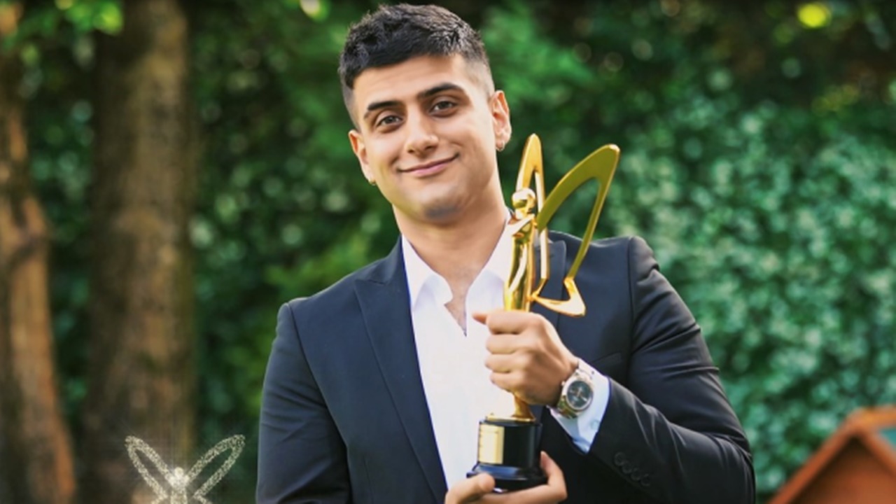 reynmen altın kelebek Ödülünü Çöpe attı