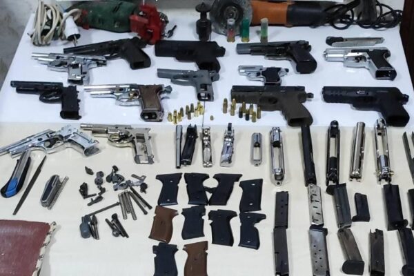 Ruhsatsız Silah Taşıyanlar İle Silah Kaçakçılarına Operasyon